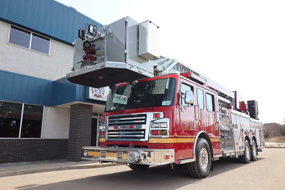 salmon-arm-104-rosenbauer-cobra-platform